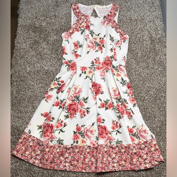 Rewind Floral Juniors A-Line Dress in Pink and White - Picture 2 of 10